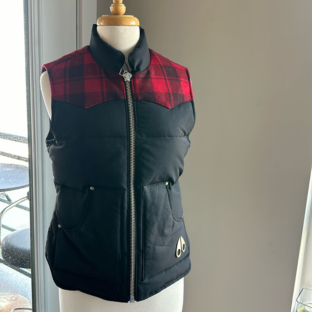Moose knuckles Mirabel ladies peak vest 291 S. Brand New never worn.